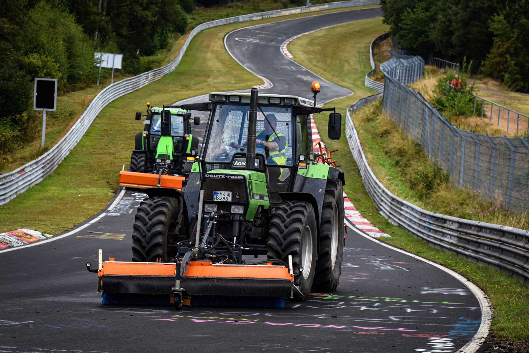 Margreen: Kehrarbeiten auf dem Nürburgring