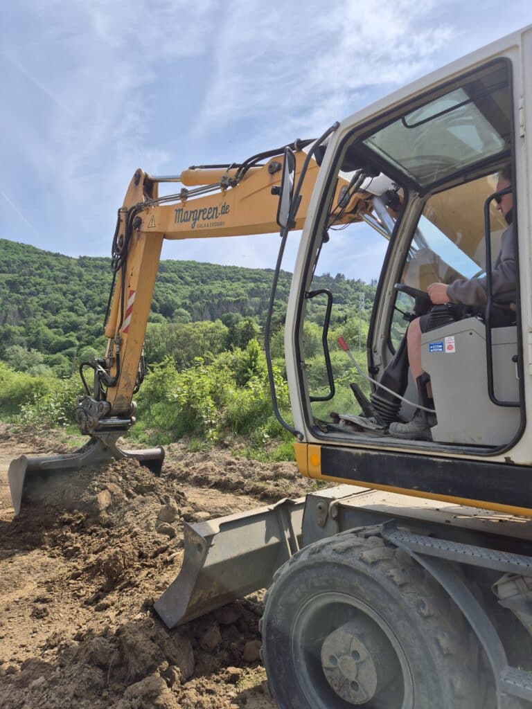 Erdarbeiten, Anschlüsse Bettung