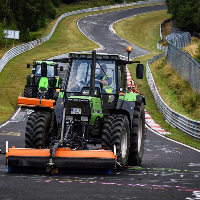 Margreen: Kehrarbeiten auf dem Nürburgring